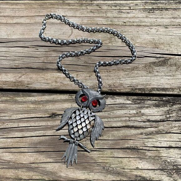 Vintage 70s Large Articulated Silver Tone Owl Pendant Necklace - Picture 1 of 3